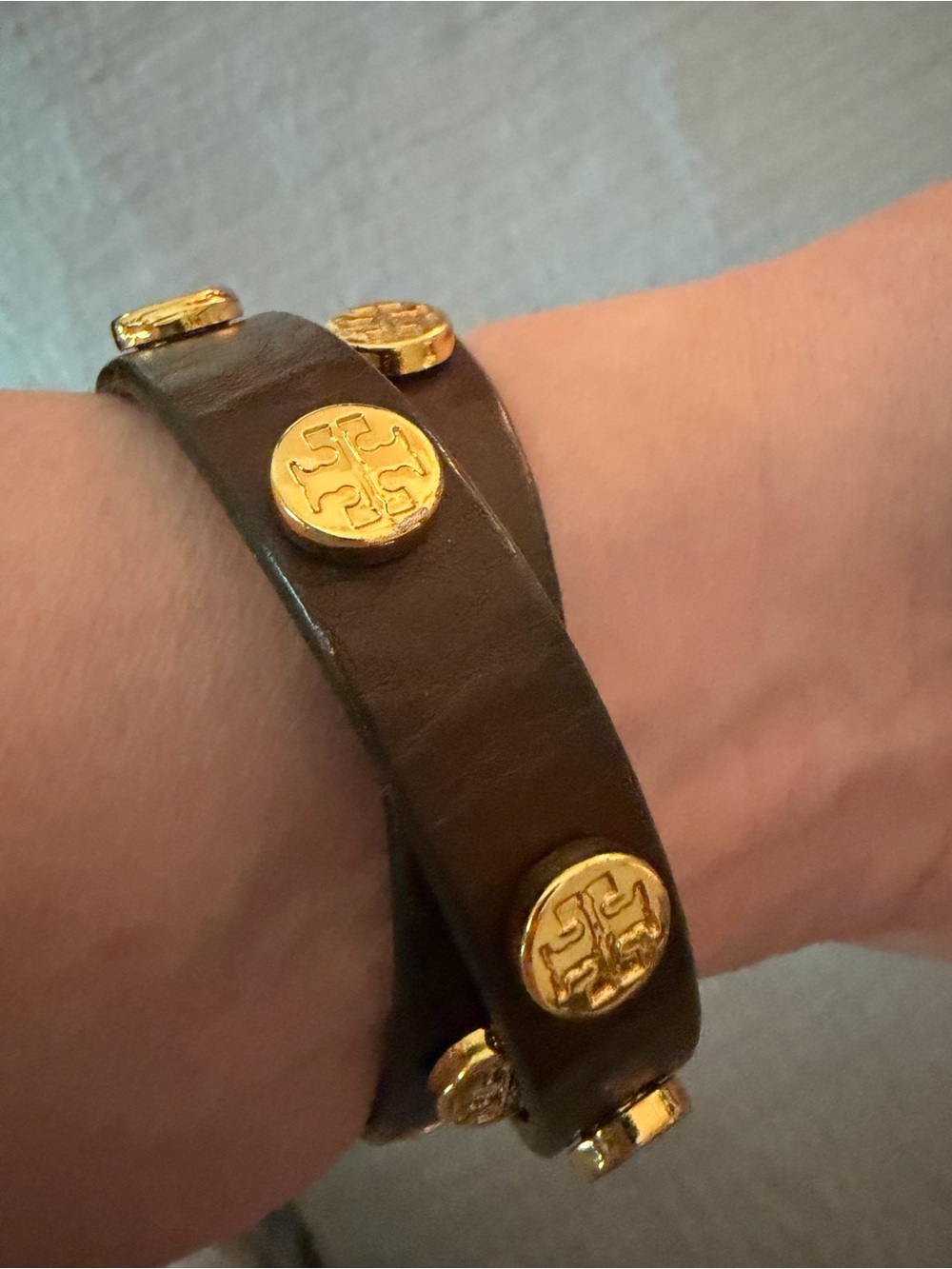 Tory Burch Brown Leather Double Wrap Bracelet with Gold Studs - Picture 5 of 7
